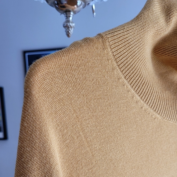 Simons, Le 31 brand, NWOT gold breathable turtleneck. Viscose and nylon. US XL - Picture 2 of 11